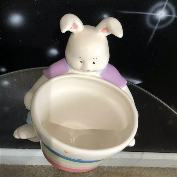 Blossoms and Blooms Porcelain Pastel Bunny Planter - Picture 2 of 7